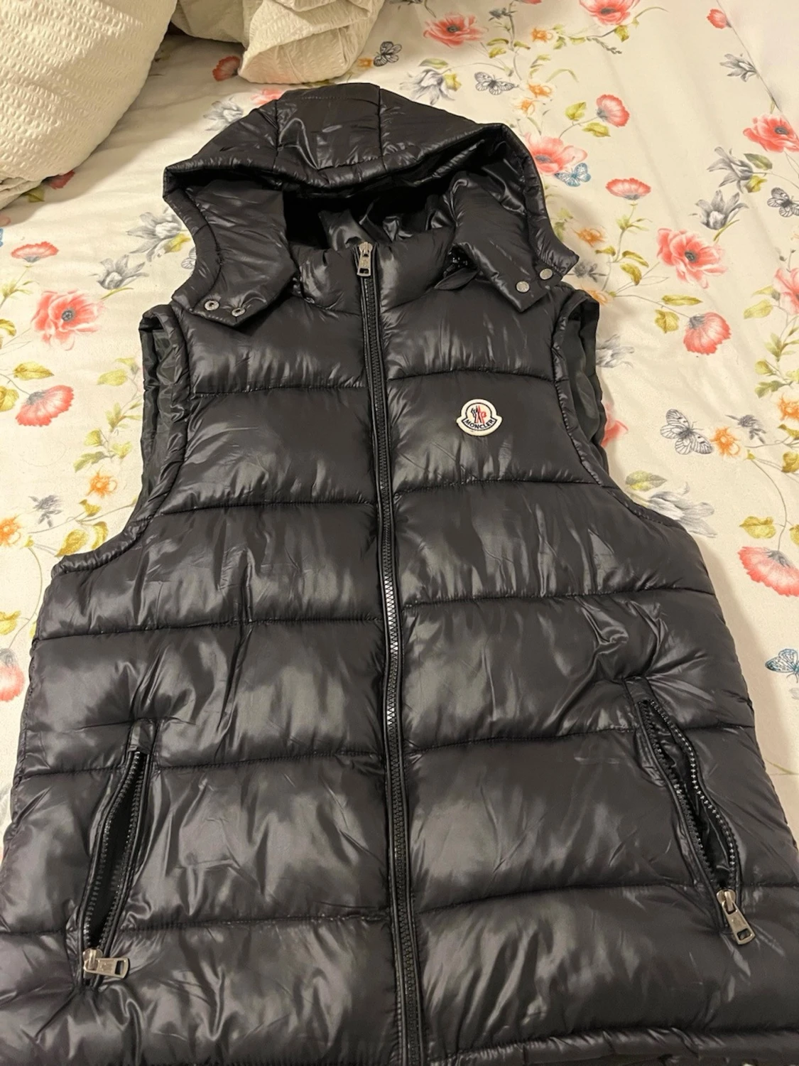 Svart dunväst från Moncler