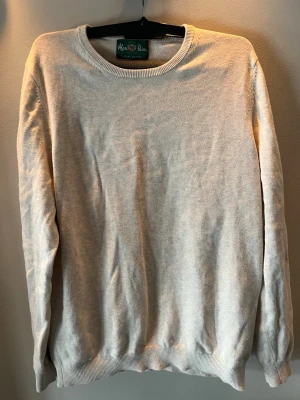 Beige stickad tröja - Lyx bomull tröja från alan paine välanvänd.