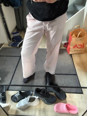 Ljus rosa linne byxor  - Ljusrosa linne byxor. Nya utan pris lapp