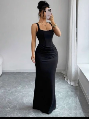 Klänning  - Super fin, endast testad. I stl xl men sitter som en L.