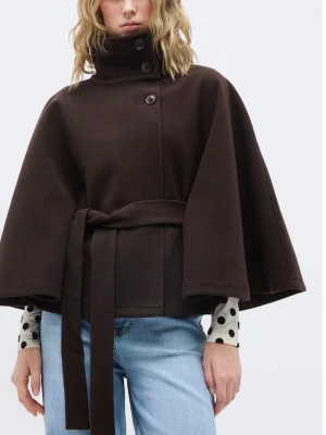 Brun poncho kappa från Gina  - Använda endast tre gånger, inga defekter alls💕