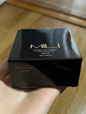 Glow powder - Helt nytt glow puder från Mili cosmetics fick i present men kommer inte komma till användning av mig