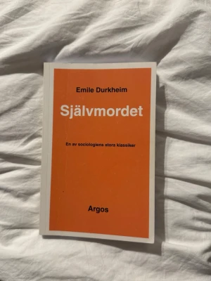 Självmordet  - Säljer denna kurslitteratur: ”självmordet”. Jättefint skick! Inga understrykningar/vikta hörn 
