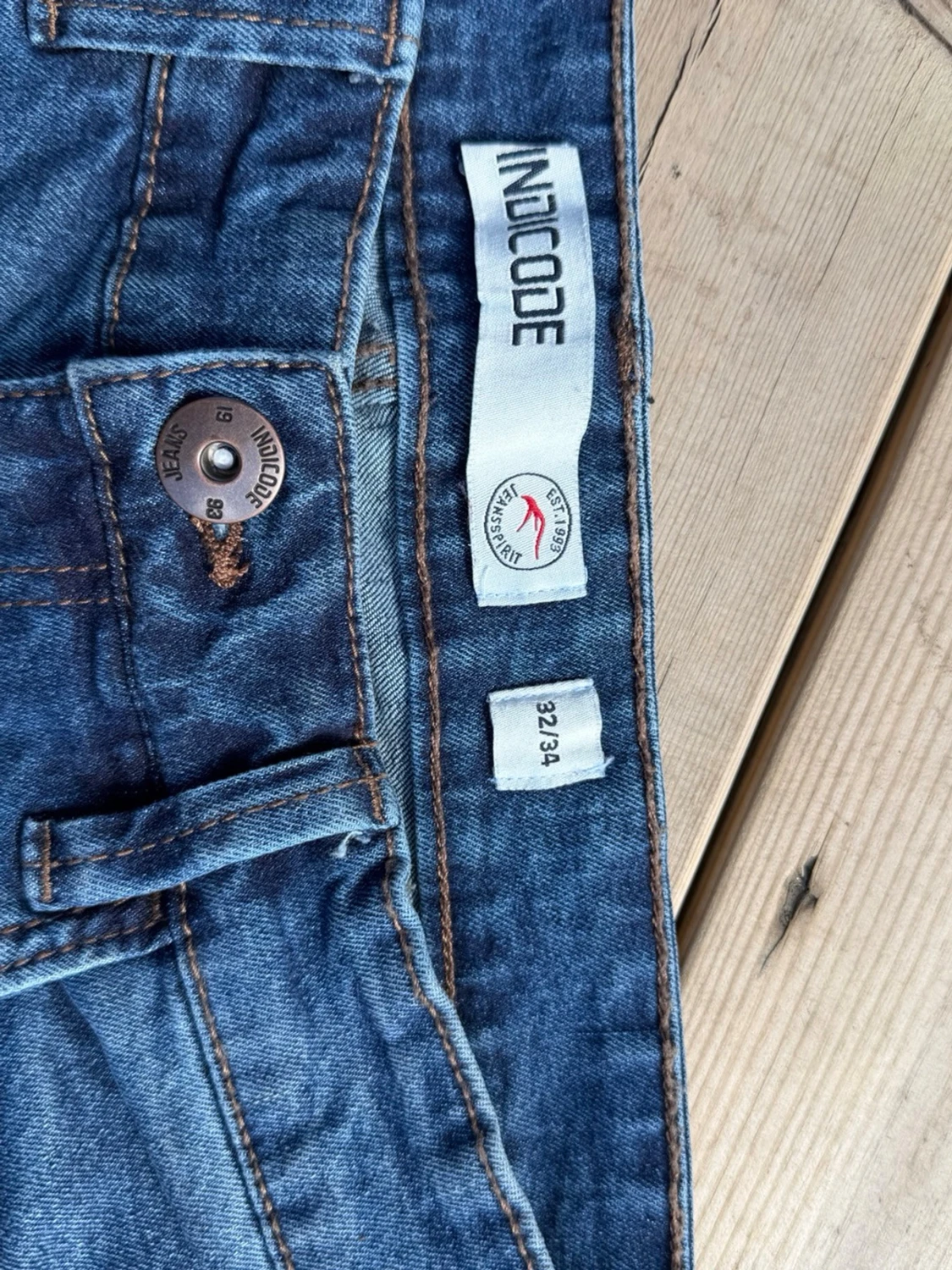 Blå jeans med raka ben - 2