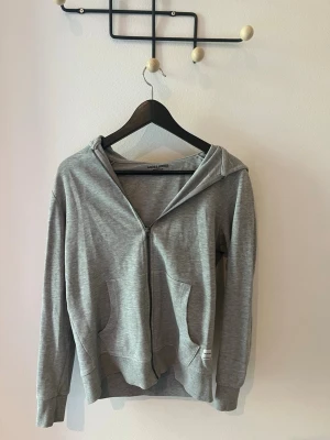 Hel zip jack and Jones  - Hel zip från Jack and Jones. Enkel och passar bra till det mesta