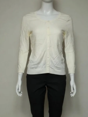 Gräddvit tunnare kofta. Strlk: XS. Bomull - Gräddvit tunnare kofta. Strlk: XS. Bomull. Använd men ok skick än. Se bilder för egen bedömning.