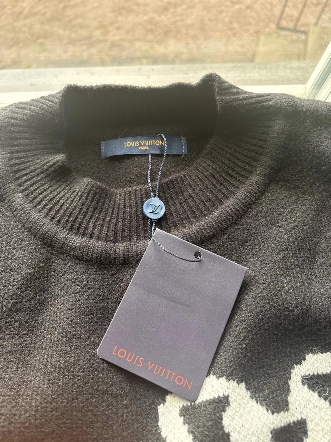 En skit fet stickad tröja från Louis Vuitton  - 1