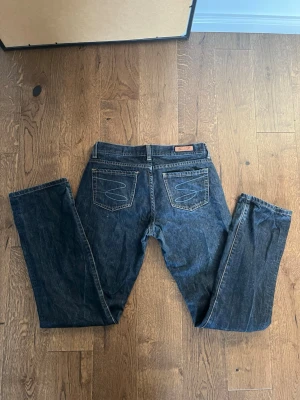 Seven7 jeans - 🏷️ Brand: Seven7 📐 Size: 31 🎨 Color: Navy Blue 🧵 Material: 100% Cotton 👕 Fit: Regular 📏 Length: Regular ⭐ Condition: Worn a few times ⚠️ Defects: None