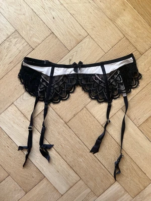 Strumpebandshållare  - Strumpebandshållare från Hunkemöller, strl M.