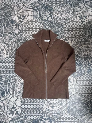 Ljung - Helzip tröja - Grymt snygg zip tröja från Ljung! | Mycket fint skick! | Storlek: M | Nypris: 1,500 SEK | Vid frågor eller funderingar finns jag i DM! 📩 Mvh CVB Closet
