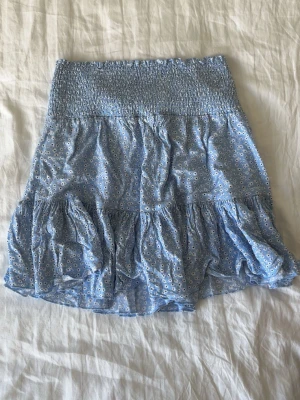 Kjol - Blommig kjol från lager!💙