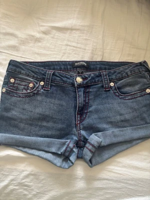 True Religion denimshorts - Nelly x True religion jeans som jag gjorde till shorts.