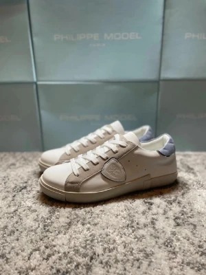 Philippe Model skor - Snygga oanvända sneakers! Storlek 43! Hör av er ifall ni har några frågor! Lämna gärna prisförslag! ⭐️