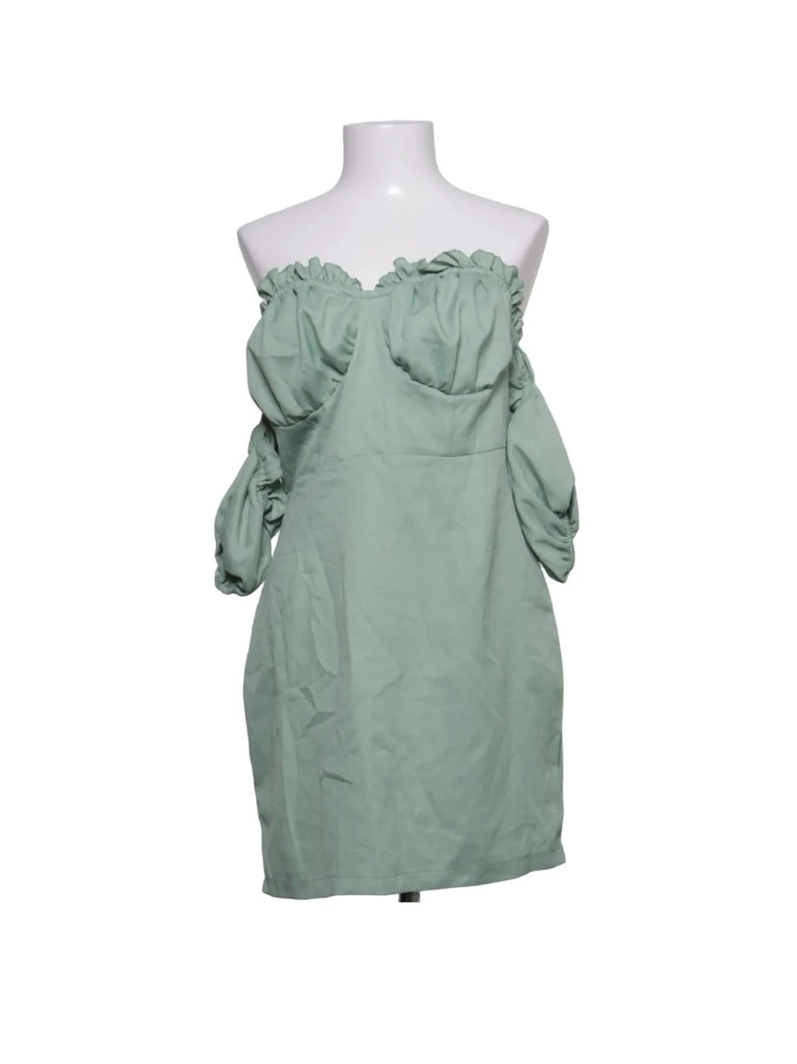 Ljusgrön offshoulder kortklänning