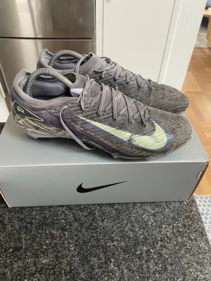 Nike Vapors fotbollsskor  - Snygga lila Nike vaporors från unisport har andvända några gånger