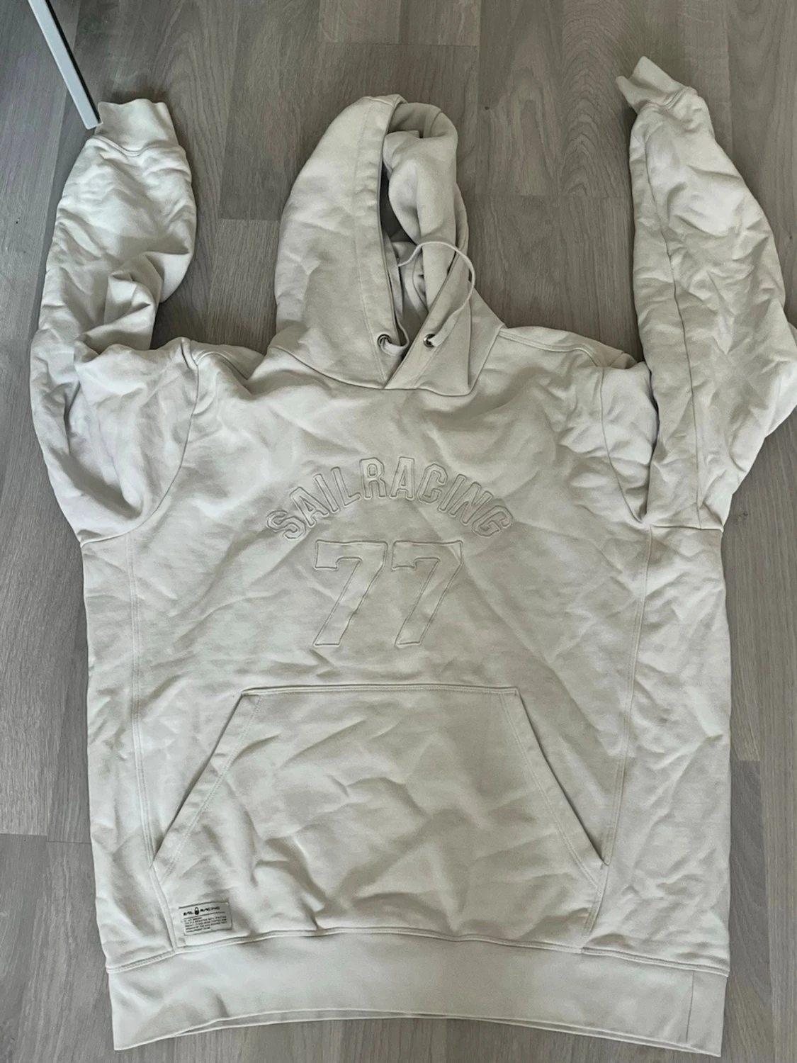 Vit hoodie från Sail Racing