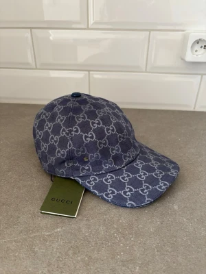 Blå gg keps - En blå gg keps till salu, aldrig används 650kr men pris går att diskuteras vid snabb affär