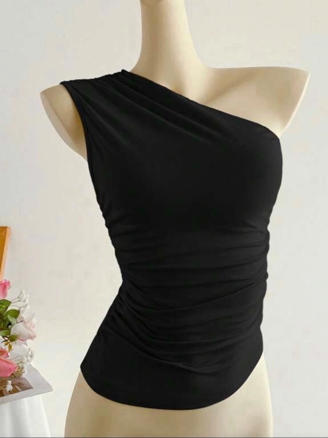 Svart oneshoulder topp