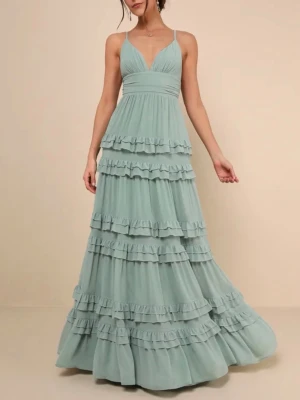 Ljusgrön balklänning med volanger - Säljer en ljusgrön balklänning från Lulus, i storlek XS/34. Har använt 1 gång så fint skick.