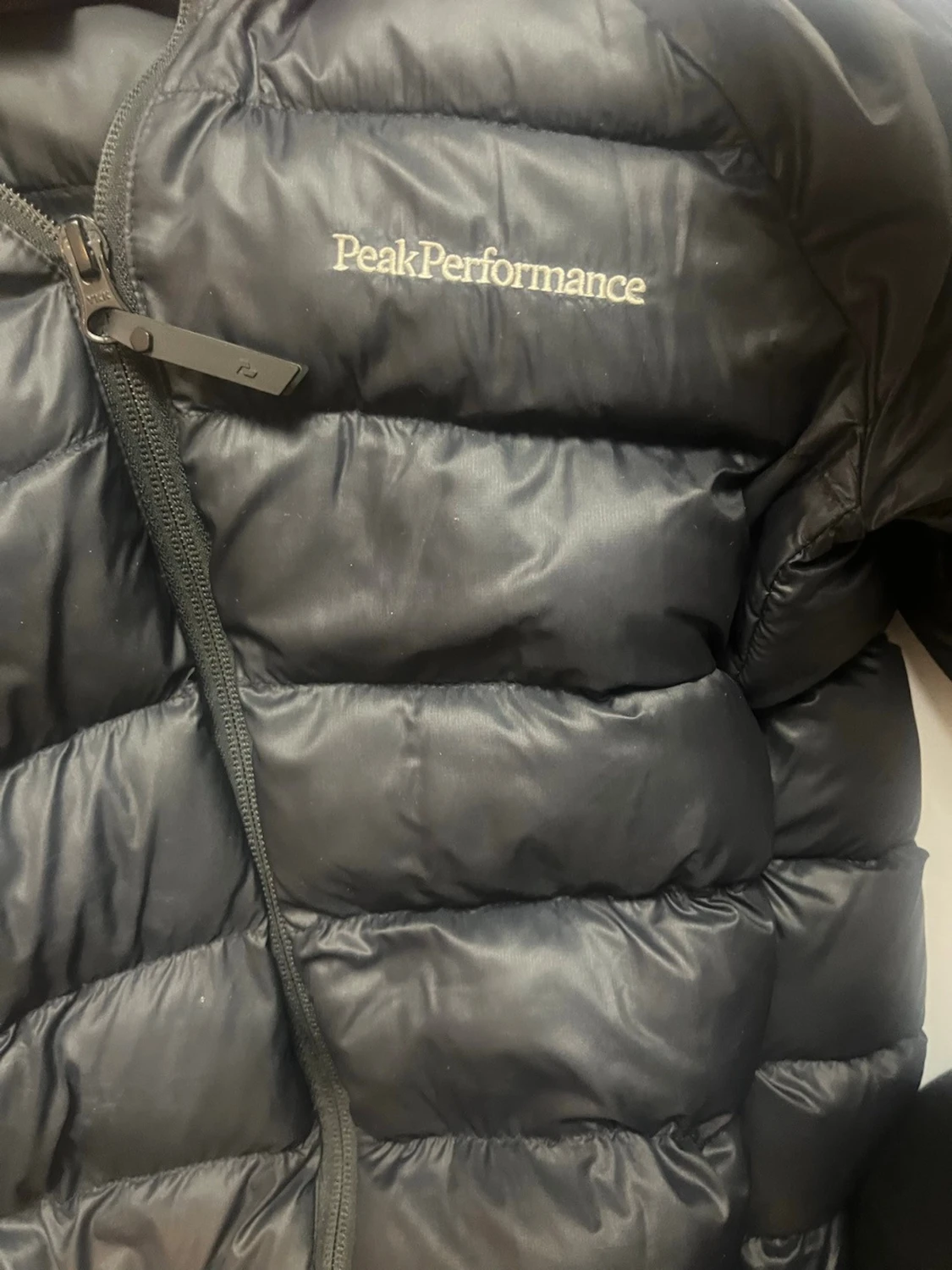 Mörkblå dunjacka från Peak Performance storlek 160 - 4