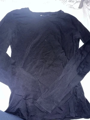 Långärmad tunn tröja - Långärmad tunn tröja från Cubus som inte kommer till användning