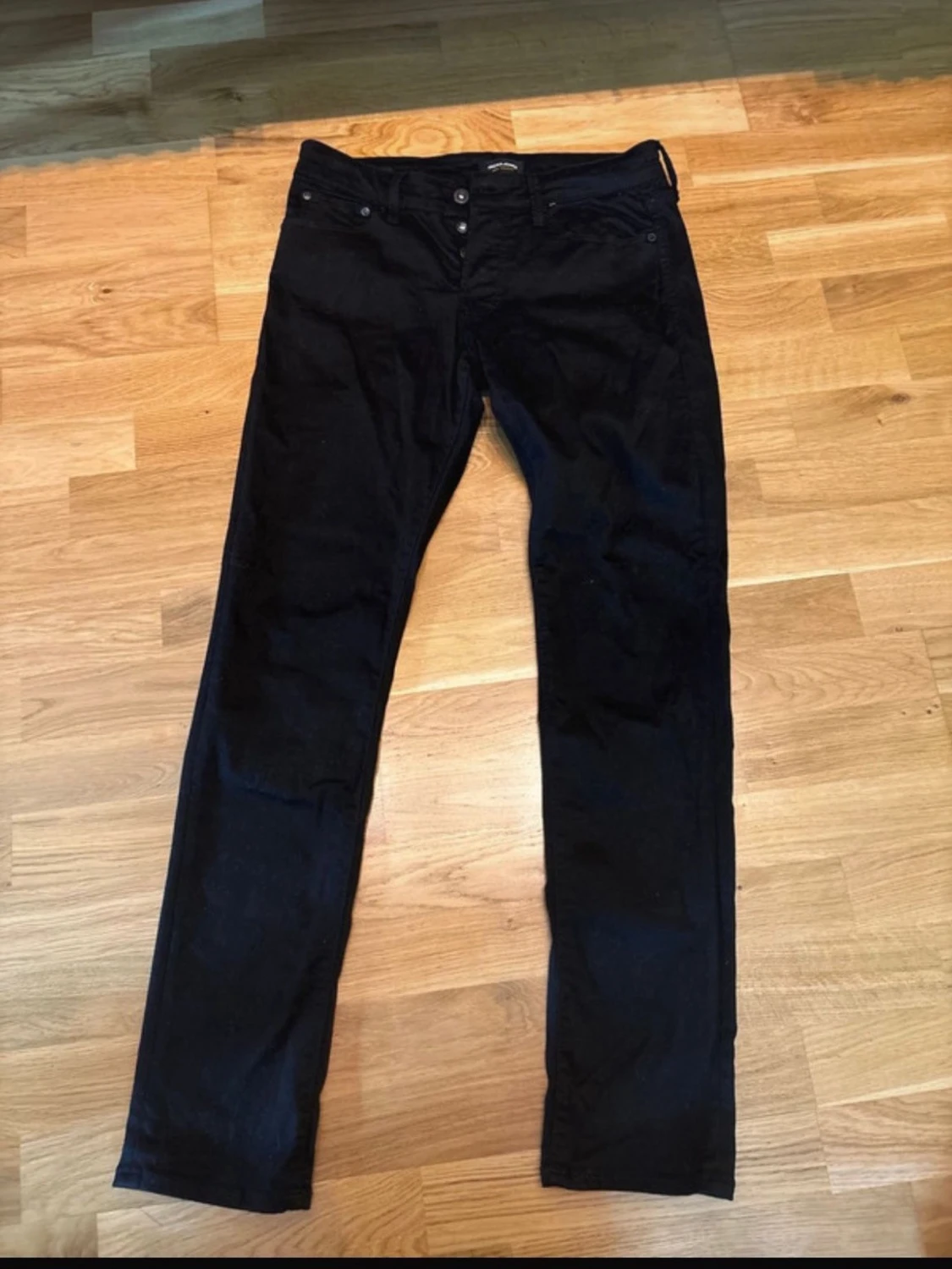Svarta raka jeans från Jack and Jones 