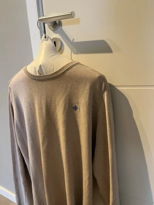 Morris sweatshirt  - Snygg Morris sweatshirt perfekt till våren! Skick 10/10 inga defekter | strl M