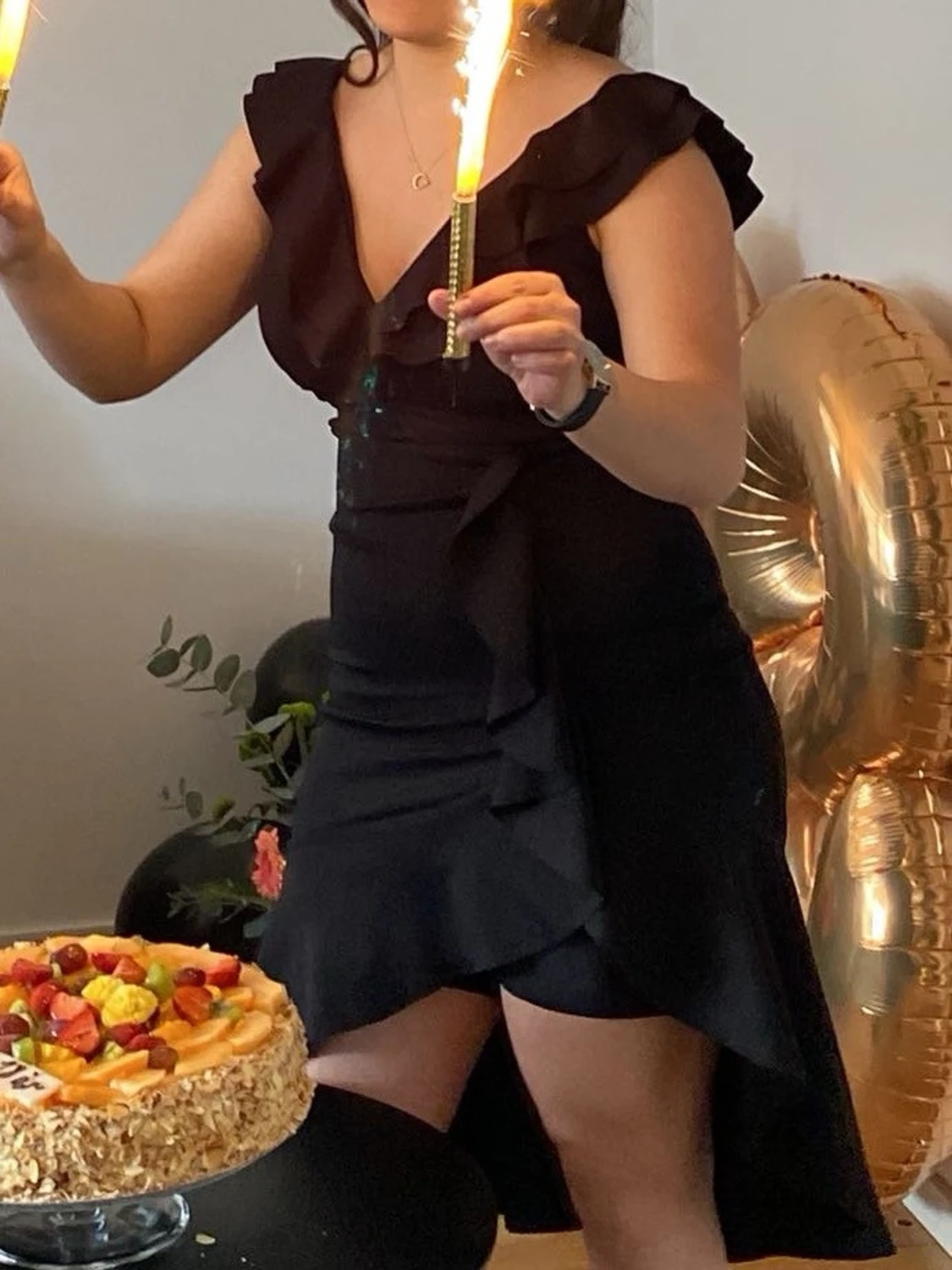 Svart omlottklänning med volang - 4