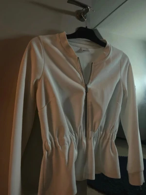 Zip up - kofta - så söt zip up kofta! (Kolla sista bilden)💫💫