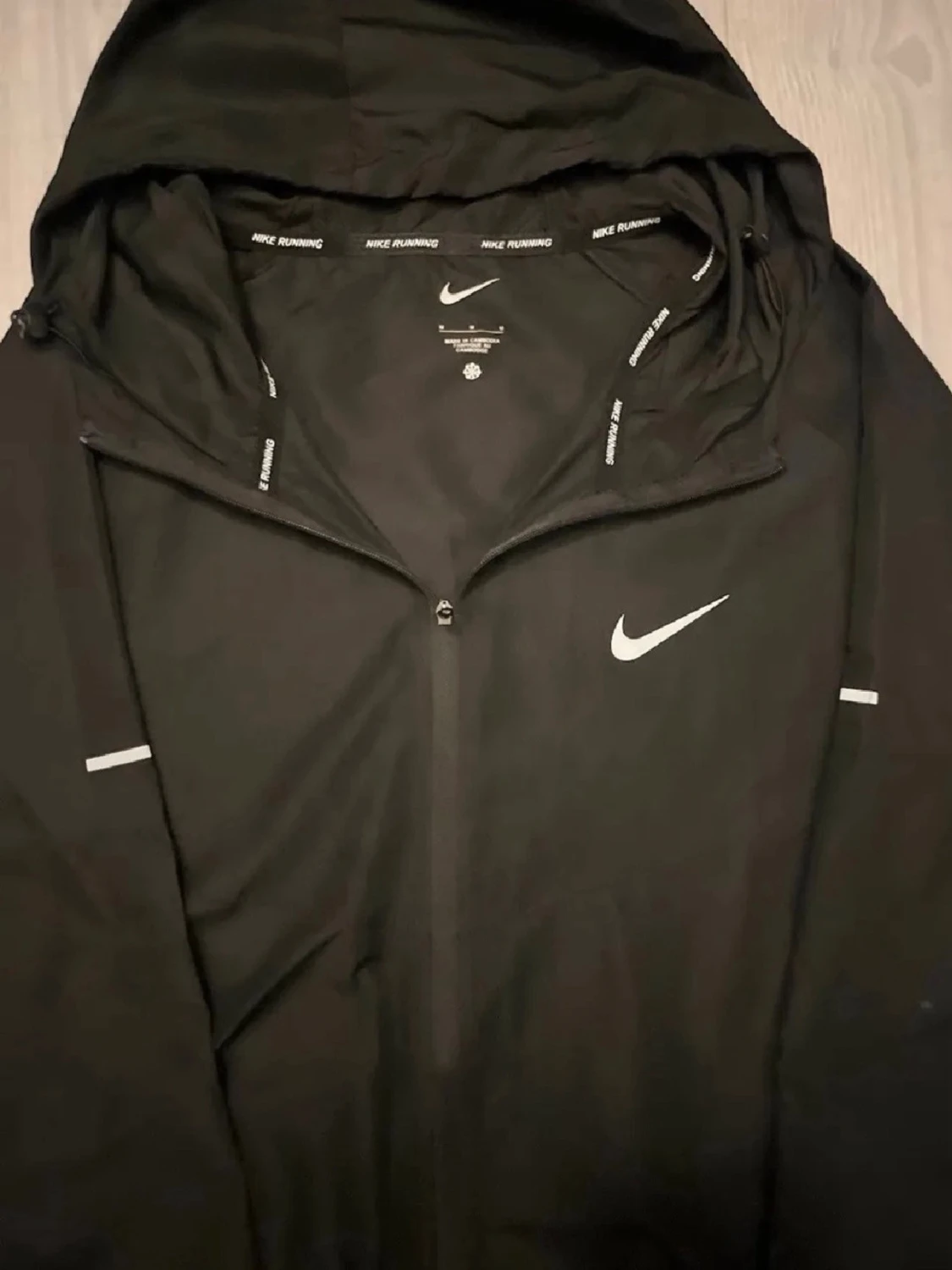 Svart Nike vindjacka - 2