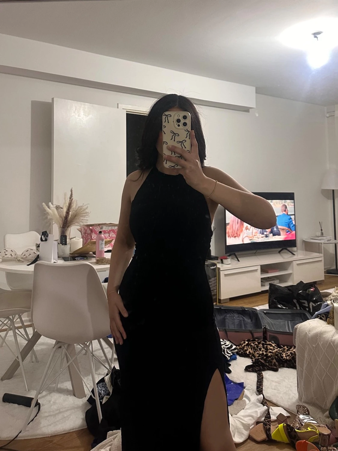 Svart långklänning med slits - 1