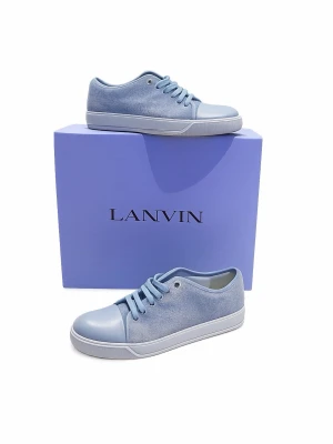 Lanvin  - Otroligt fräscha lanvins med ett utmärkt skick, endast superlitet svart märkte på höger sulan som knappt märks. Skorna är utmärka inför våren och sommaren. Vill du ha fler bilder eller om det är någon fråga är det endast att skriva till mig så löser vi!