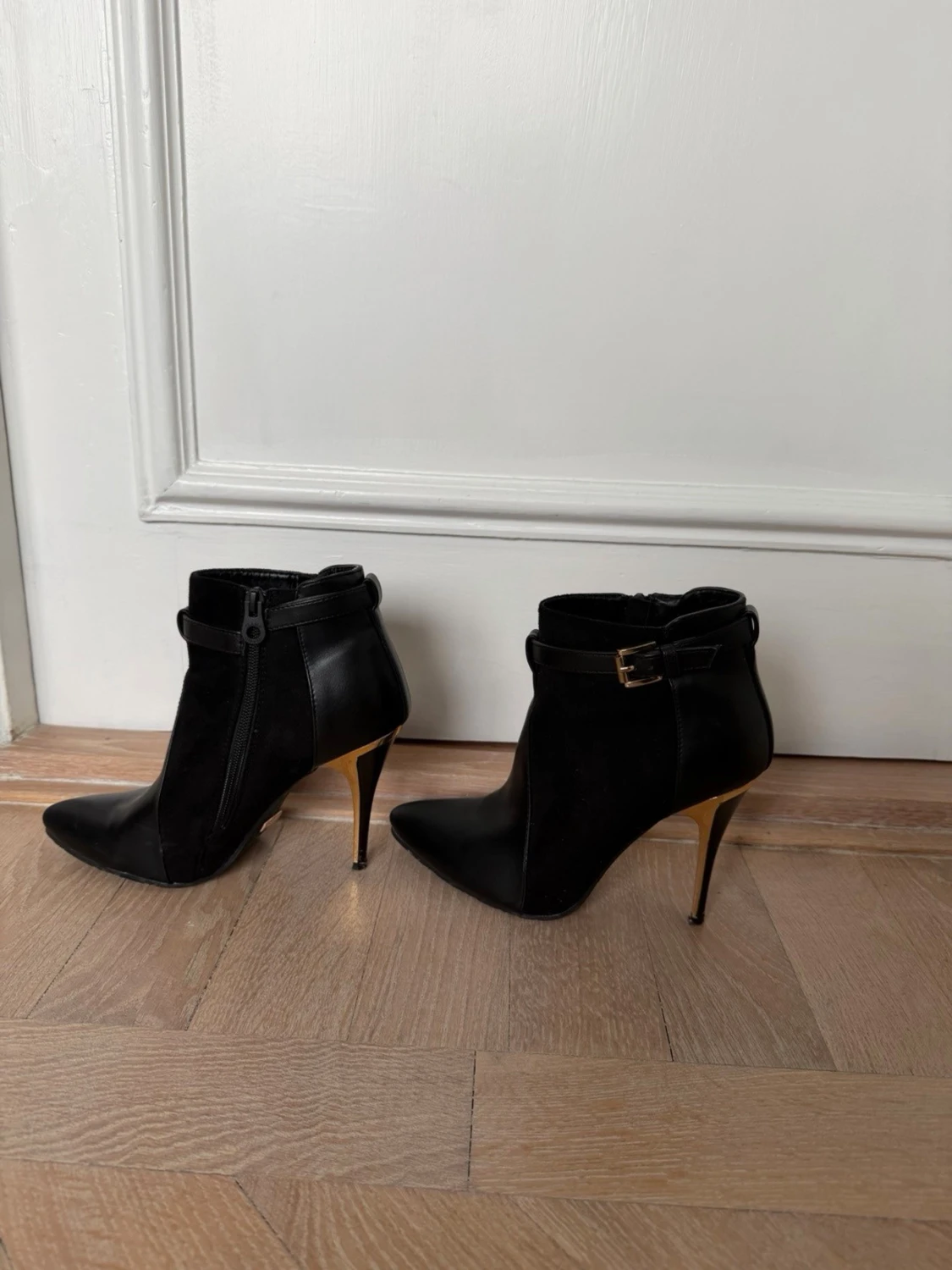 Svarta stilettklackade stövletter - 1