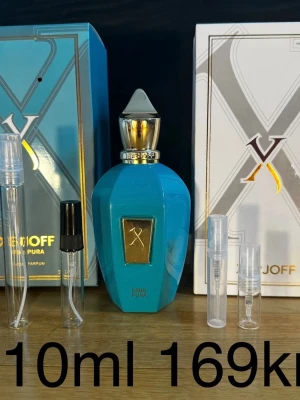 Erba Pura från Xerjoff 10ml - Xerjoff Erba Pura ✨ En fruktig, söt och lyxig nischdoft. Luktar dyrt, fräscht och väldigt unikt.  En av de mest komplimangvänliga dofterna.  🌸☀️ Passar bäst: vår, sommar  ✨ För dig som vill sticka ut rejält.  🔥 Rekommenderar bundle – 15+ andra exklusiva parfymer finns.  Priser: 2ml – 49kr 3ml – 69kr 5ml – 99kr 10ml – 169kr  💎 1 ml ≈ ca 20st sprays