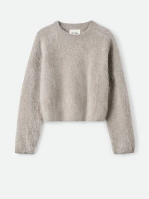 Soft goat tröja (nyskick) - Säljer denna soft goat tröja i modellen brushed crewneck. Den har använts 2 gånger när jag skulle ta bild på den nu och en gång innan, så den är i princip nyskick. Den är i färgen greige och i storlek S. Nypris är 3695 och säljer den för 1990 och den är knappast använd. Skriv för mer frågor🥰🥰