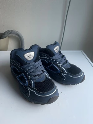 B30 - Säljer b30 deep blue. Kommer med låda och har använt dem i en vecka. 