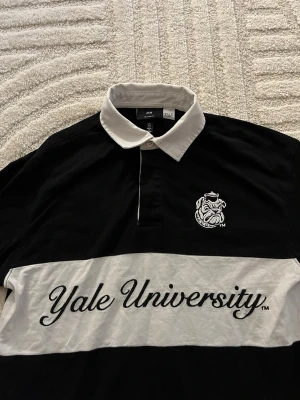 Yale University piké - Stilren University piké! Använd ett fåtal gånger.