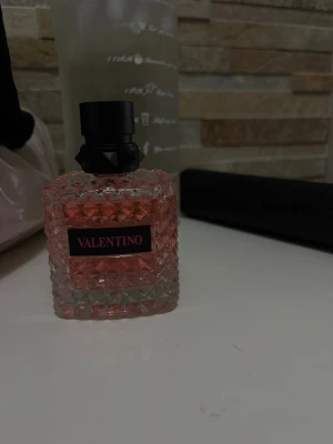 Valentino Born in Roma Donna - Valentino Born in Roma Donna. säljer då jag fick i födelsedagspresent den är knappt använd 