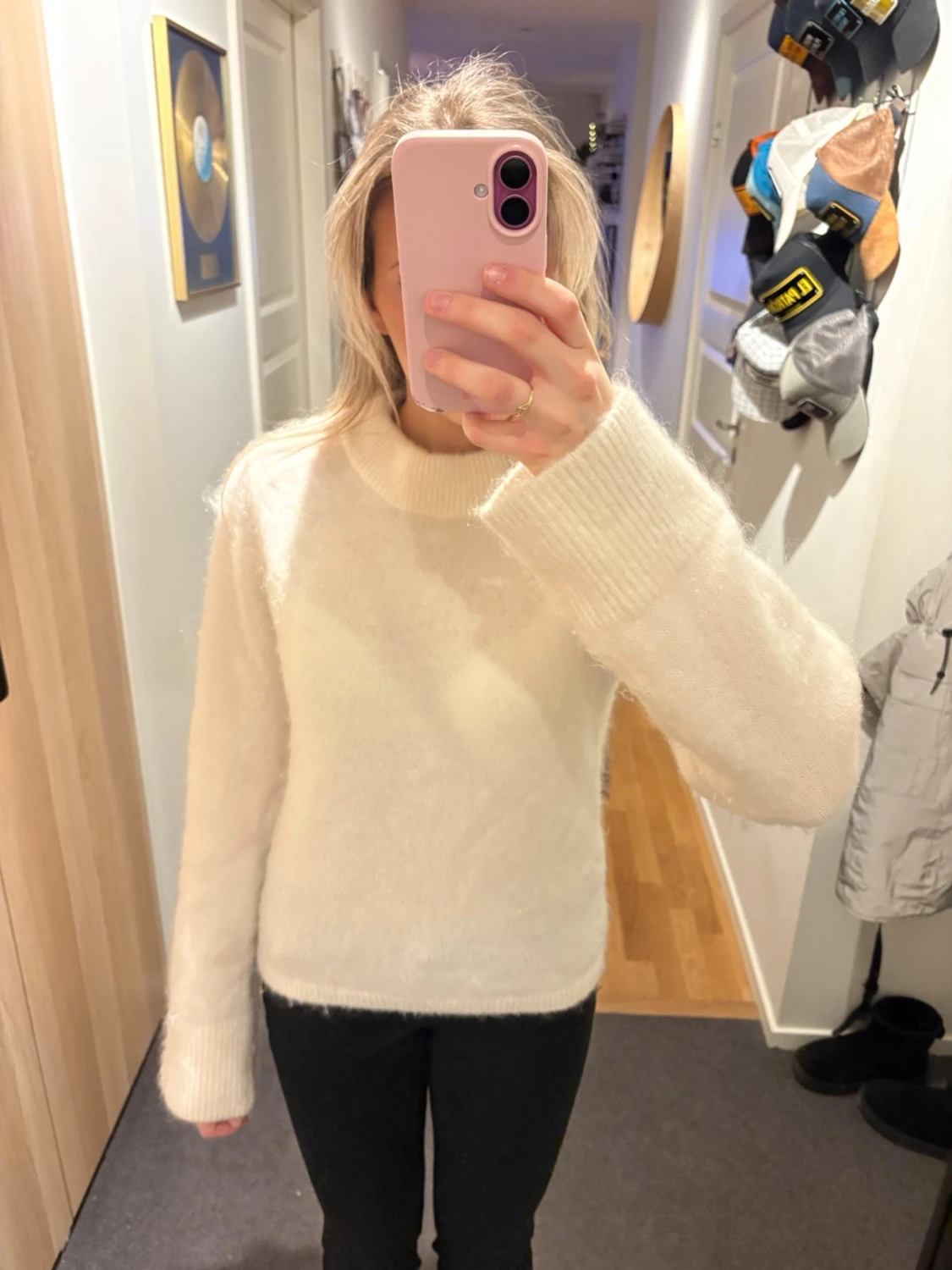Vit stickad tröja i mohair och wool blend från H&M