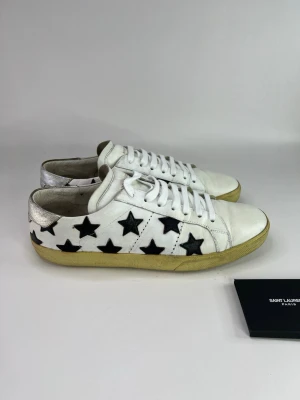 Saint Laurent sneakers  - Storlek 43 skick 8/10 kort tillkommer 