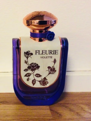 Fleurie Violette parfym från Riiffs - Fleurie Violette från Riiffs. Använd endast ett par gånger 