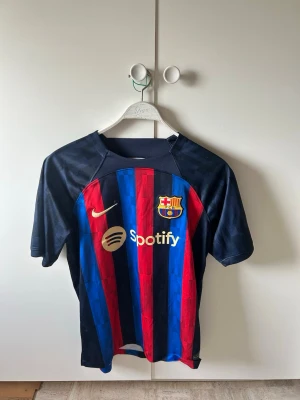 Barcelona tröja - Inga defekter, storlek M
