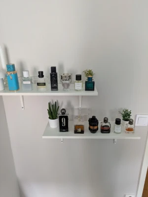 Säljer/byter parfymer  - Säljer byter parfymer ☺️II från olika märken och säsonger II tar helst emot byten II skriv för frågor eller bud.