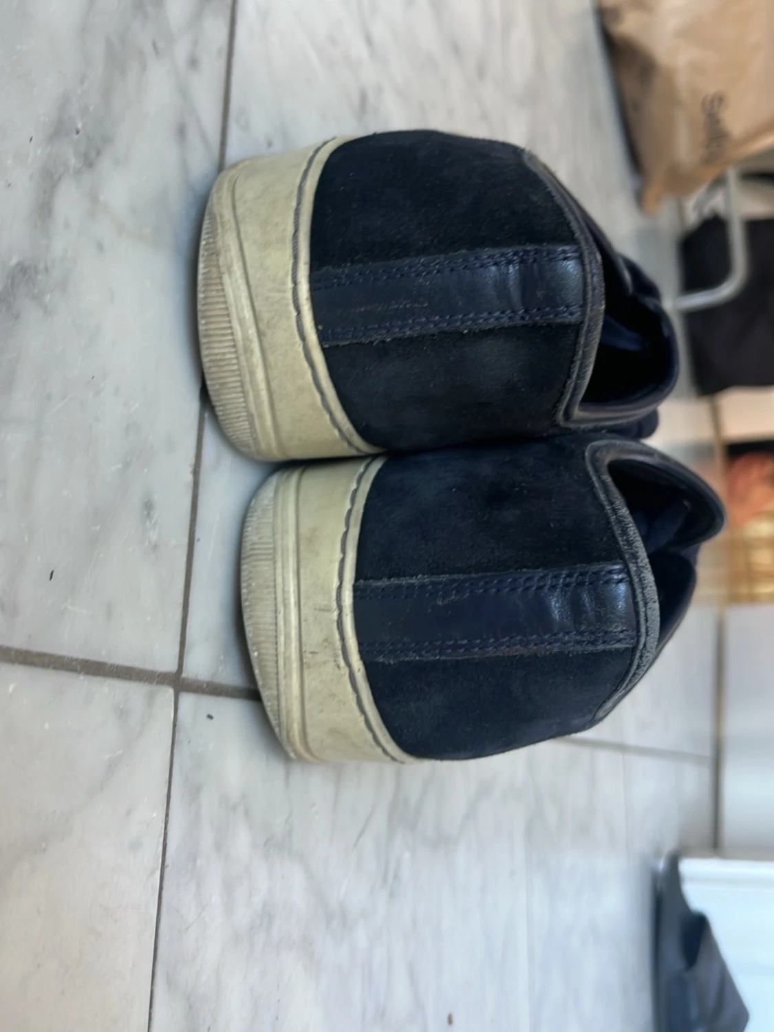 Mörkblå sneakers med lackad tå - 2