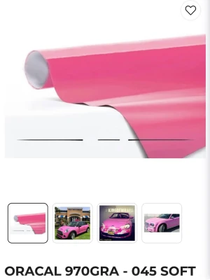 Oracal 970GRA rosa vinylfilm - Säljer en rulle Oracal 970GRA - 045 Soft Pink vinylfilm, perfekt för att wrappa bilen eller andra projekt. Färgen är en mjuk rosa och materialet är slitstark vinyl. Levereras i originalförpackning från VN Vinyls. Helt oöppnad då det inte kom till användning. 6 meter