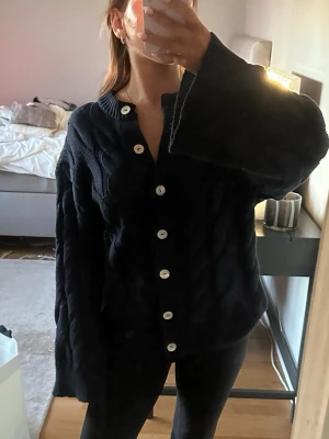 Stickad kofta  - Stickad kofta från Gina tricot i storlek xs❤️