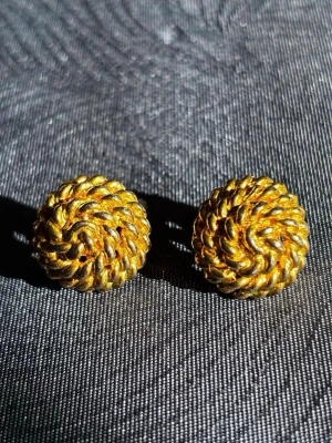 Twisted Rope Guldfärgade Örhängen  - I fint skick. Ingen stämpel.