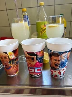 Fifa world cup muggar  - säljer tre olika muggar från fifa world cup muggar på mcdonalds. lamine jamal, son heung min, David beckham och har även Grimace muggen en för 60kr