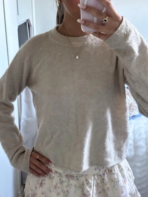 stickad tröja - fin beige stickad tröja med långa ärmar! 