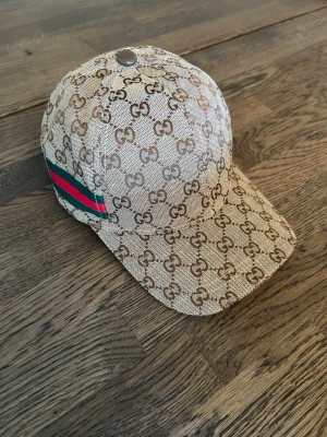 Beige keps  - En helt ny beige keps, tyvärr utan tags kvar. 